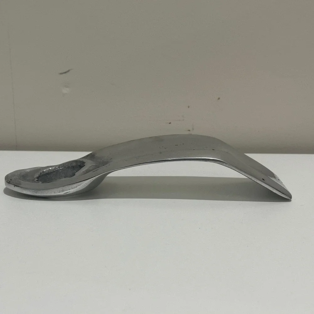 Freestanding wine bottle holder made from‎ recycled aluminum